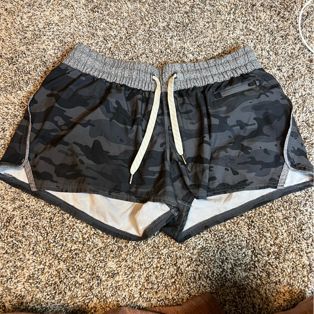Vuori Black Camo Women's Shorts